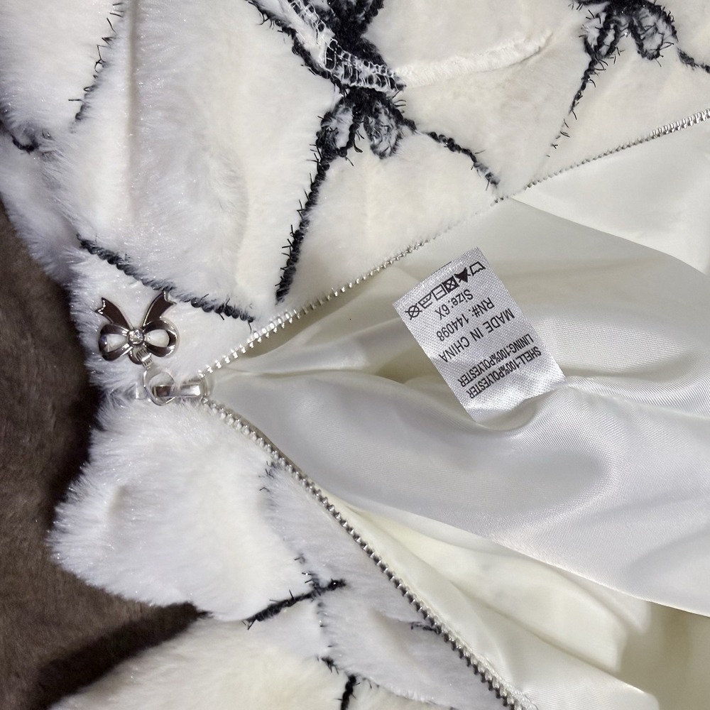 Free Haven Kids Ivory Faux Fur Bow Diamond Quilted Zip Jacket - Picture 4 of 5